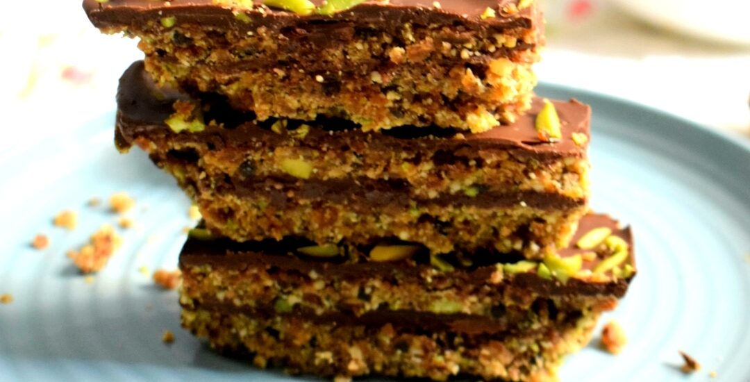 Dark Chocolate & Nutty Dates Bar