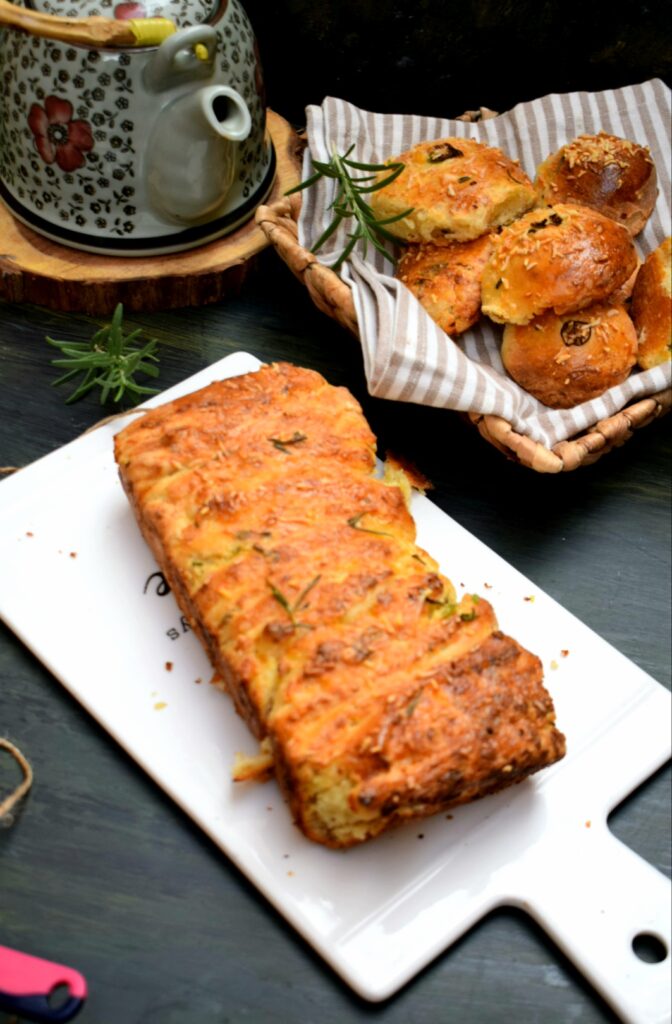 Cheesy Garlic Pull-Apart Bread